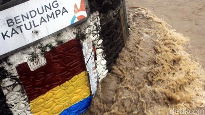 Foto: Bendung Katulampa Siaga II