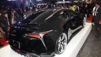 Mobil Lexus ini juga dimodifikasi menjadi lebih wah. Foto: Response