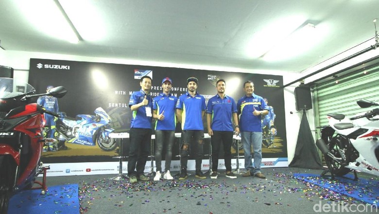 Hamish Daud dan pebalap MotoGP Suzuki Andrea Iannone dan Alex Rins (Foto: Suzuki) Hamish Daud dan pebalap MotoGP Suzuki Andrea Iannone dan Alex Rins (Foto: Suzuki)