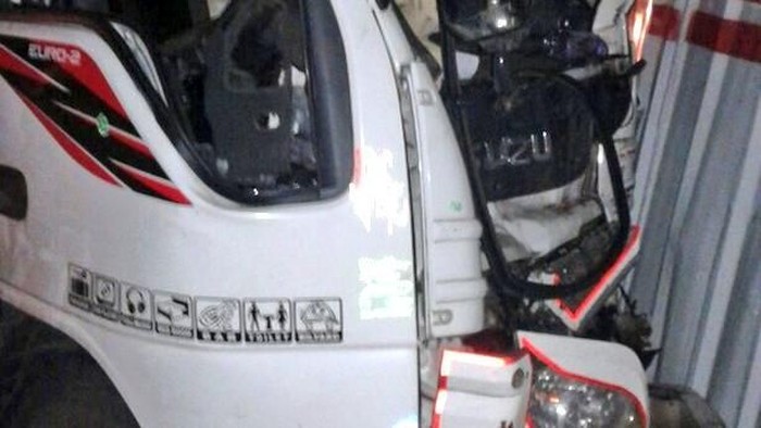 Kecelakaan di Tol Cawang Jakarta, 2 Truk Boks Ringsek