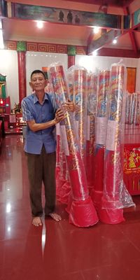 100 Lilin Jumbo Seharga Rp 3 Juta/Batang Hiasi Kelenteng di Tarakan
