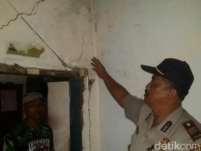 Tanah Labil di Jember Picu Dinding 10 Rumah Retak-retak