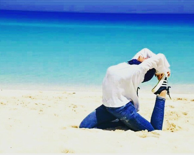 Aya Magdy masih kuliah jurusan hukum di Universitas Alexandria. Dalam akun Facebook-nya, balerina ini juga tercatat bekerja di sebuah sekolah olahraga untuk anak-anak bernama Sports Academy. Foto: Facebook