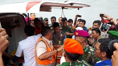 Detik-detik Penyelamatan Mukhmainah Setelah 13 Jam Tertimbun Longsor