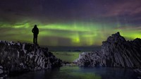 Kalau yang ini namanya Qeqertarsuaq. Di tempat ini ada formasi batuan vulkanik yang unik dan menawan (Visit Greenland)