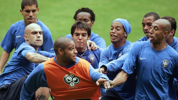 Adriano pernah jadi bomber andalan Brasil di Piala Dunia 2006.