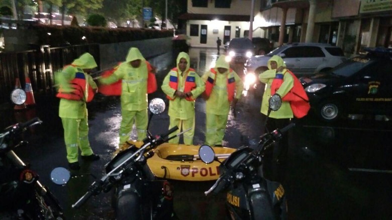 Foto: Polres Metro Jakarta Barat membuat posko siaga banjir. (dok. Istimewa) Foto: Polres Metro Jakarta Barat membuat posko siaga banjir. (dok. Istimewa)