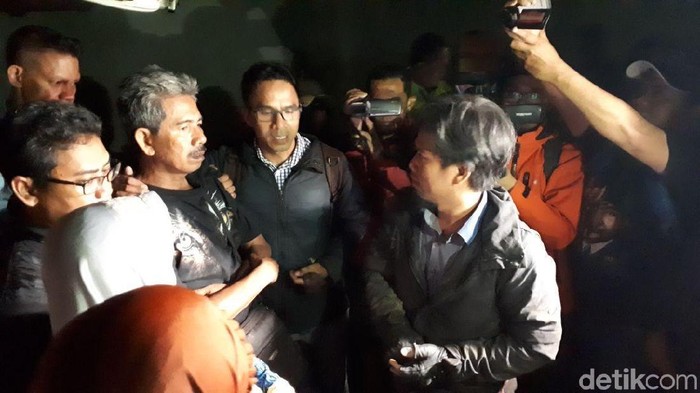2 Korban di Mobil yang Tertimbun Longsor Soetta Masih Bisa Komunikasi