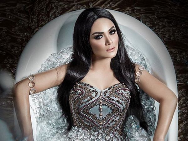 Ini Jadinya Krisdayanti Bermandikan Berlian Seperti Taylor 