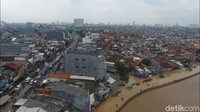 Banjir di Kampung Melayu yang sampai menggenangi pemukiman warga.