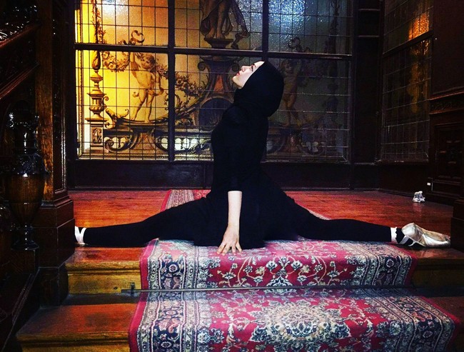 Namun, Aya Magdy tak gentar dengan komentar negatif. Aya Magdy merasa bahwa ini adalah karya seni, dan aksinya menari di jalanan bermaksud baik yaitu promosi pariwisata Kota Alexandria. Foto: Facebook