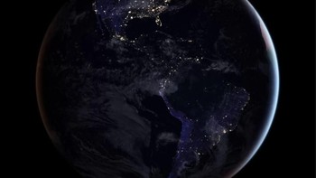 Amerika Utara dan Selatan tampak berawan pada suatu malam (2016). (Foto: Space)