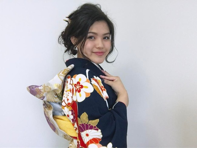 Ini adalah gaya Rinka saat mengenakan pakaian tradisional Jepang, kimono. Foto: Instagram