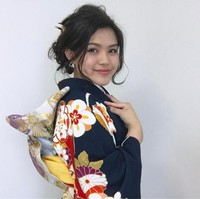 Ini adalah gaya Rinka saat mengenakan pakaian tradisional Jepang, kimono. Foto: Instagram