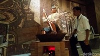 Museum Jenang berada di Jalan Sunan Muria, 33, Kecamatan Kota, Kabupaten Kudus. Di dalamnya ada patung cara proses membuat jenang, perlengkapan yang digunakan dari masa ke masa, maupun jenis kemasan yang digunakan (Akrom Hazami/detikTravel)