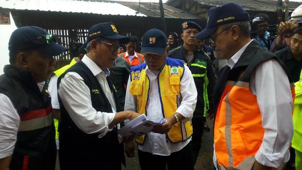 Menteri PUPR akan dibuat terasering untuk mencegah longsor terulang. 