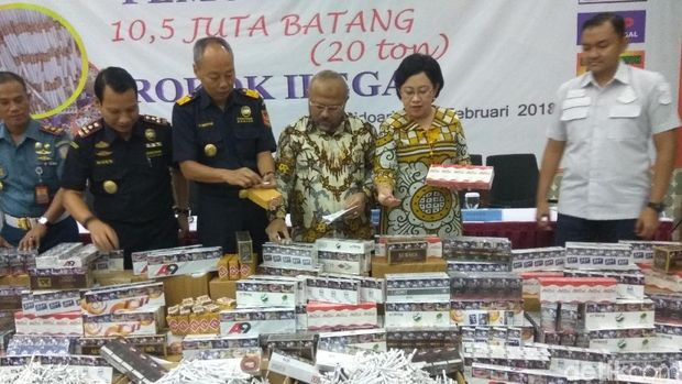 Barang bukti rokok ilegal/