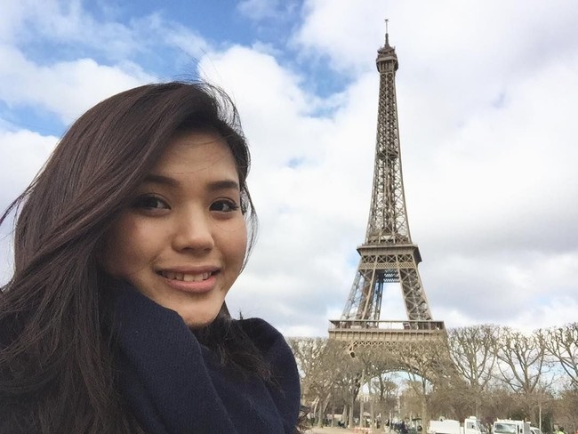 Memiliki rambut hitam lurus panjang dan wajah yang rupawan membuatnya banyak dikagumi oleh pria. Foto: Instagram