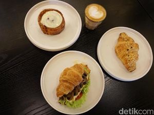 Beccas: Menyantap Croissant Enak Ditemani Secangkir Latte Hangat