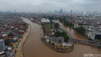 Penampakan banjir di Kampung Pulo, Kampung Melayu yang diambil dengan menggunakan drone.