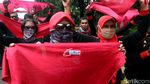 Suasana Massa Buruh Unjuk Rasa di Istana Negara
