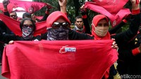 Ada sejumlah tuntutan yang disampaikan para buruh dalam aksinya.
