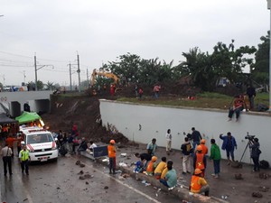 4 Risiko Kesehatan yang Dihadapi Korban Terjebak Longsor