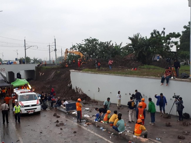 4 Risiko Kesehatan yang Dihadapi Korban Terjebak Longsor