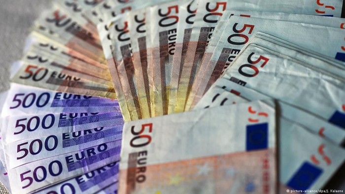 Bongkar Colokan di Dinding, Tukang Listrik Jerman Temukan 80.000 Euro