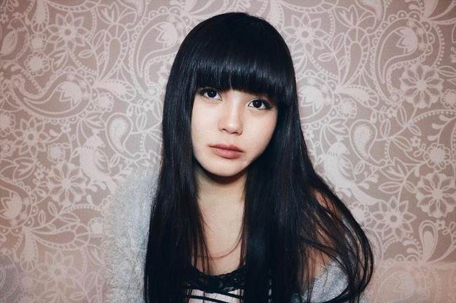 Bergaya dengan poni depan Rinka juga terlihat cantik. Foto: Instagram