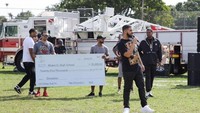 Di kesempatan itu, Drake juga menyalurkan donasinya. Foto: Twitter