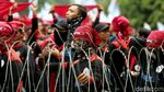Massa Buruh Unjuk Rasa, Istana Negara Ditutup Kawat Berduri