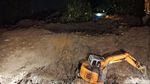 Hingga Malam, Alat Berat Evakuasi Longsor Soetta yang Timpa Mobil