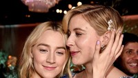 Pose Saoirse dengan sang sutradara Lady Bird, Greta Gerwig. Kevork Djansezian/Getty Images.