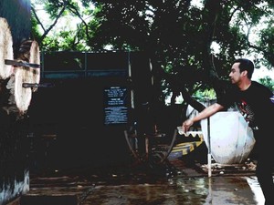 Dalam Pisau Kami Bersaudara