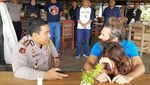 Cerita Wanita Asing Mencari Anak dan Suami di RI