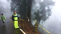 Foto: Pencarian melibatkan 2 SST SAR Beimobda Jawa Barat, SAR Kompi Cipanas, SAR Sabhara Polres Bogor 1 SST dan gabungan Lantas serta Polsek untuk pengamanan jalur 60 personel. Fotografer: Istimewa