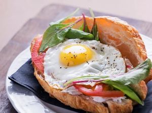 Tak Hanya Manis, Croissant juga Diolah dengan Rasa Gurih yang Enak