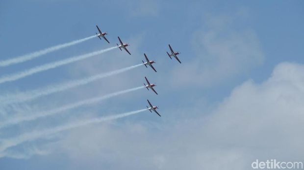 Di Singapore Airshow, Menhan Tonton Aksi Tim Jupiter TNI AU