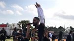 Teriakan Histeris Siswa yang Sekolahnya Dikunjungi Drake
