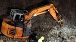 Hingga Malam, Alat Berat Evakuasi Longsor Soetta yang Timpa Mobil