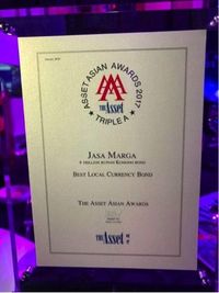 PT Jasa Marga (Persero) Tbk meraih penghargaan sebagai Best Local Currency Bond dari The Asset Triple A Regional Awards 2017 Kamis (1/2/2018) / Foto: Jasa Marga