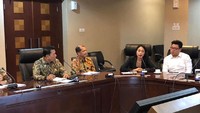 Mereka yang bertahan adalah mereka yang berhasil membangun dirinya. Tidak cukup hanya itu, mereka yang berhasil adalah mereka yang berhasil membangun dan menyesuaikan diri dengan lingkungannya, dengan melakukan hal-hal yang produktif, kata Moeldoko di ruang rapat KSP, gedung Bina Graha, Jl Veteran, Jakarta Pusat, seperti dalam keterangan tertulis, Selasa (6/2/2018). (Foto: Dok. KSP)