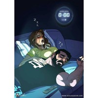 Ketika kamu dan suami terlelap bukan di tempat tidur, melainkan di depan ruang televisi. Foto: Instagram jude_devir