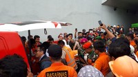 Foto: Mukhmainah dibawa ke rumah sakit Siloam, Tangerang, dengan ambulans. Fotografer: Ahmad Bil Wahid/detikcom