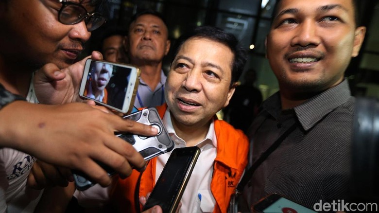 Buku Hitamnya Disoal SBY, Novanto: Kita Lihat Perkembangannya Buku Hitamnya Disoal SBY, Novanto: Kita Lihat Perkembangannya