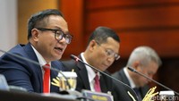 Menurut Direktur Utama Bank Mandiri Bapak Kartika Wirjoatmodjo meningkatnya laba bersih itu didorong oleh kenaikan pendapatan bunga bersih (NII) sebesar 0,6% menjadi Rp 54,8 triliun dan peningkatan pendapatan atas jasa (fee based income) sebesar 16,4% menjadi Rp 23,3 triliun.