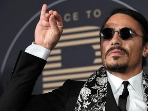 Dari Steak, Kini Salt Bae Membuka Jaringan Restoran Burger Baru di LA dan NYC