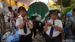 Suasana Haru Saat Jenazah Putri Korban Longsor Tiba di Rumah Duka
