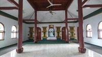 Masjid Daarul Falah dikenal sebagai masjid kuno yang diperkirakan pembangunannya terjadi saat masa pemerintahaan kerajaan Banten Sultan Maulana Hasanuddin. Masjid itu didirikan komunitas masyarakat Lampung yang berada di pesisir Banten. Renovasi masjid terakhir dilakukan pada 2004 lalu, hal itu untuk menjaga kokohnya bangunan namun tidak mengubah dasar arsitektur bangunan. Oleh pemerintah, masjid kuno tersebut kini dijadikan cagar budaya. 